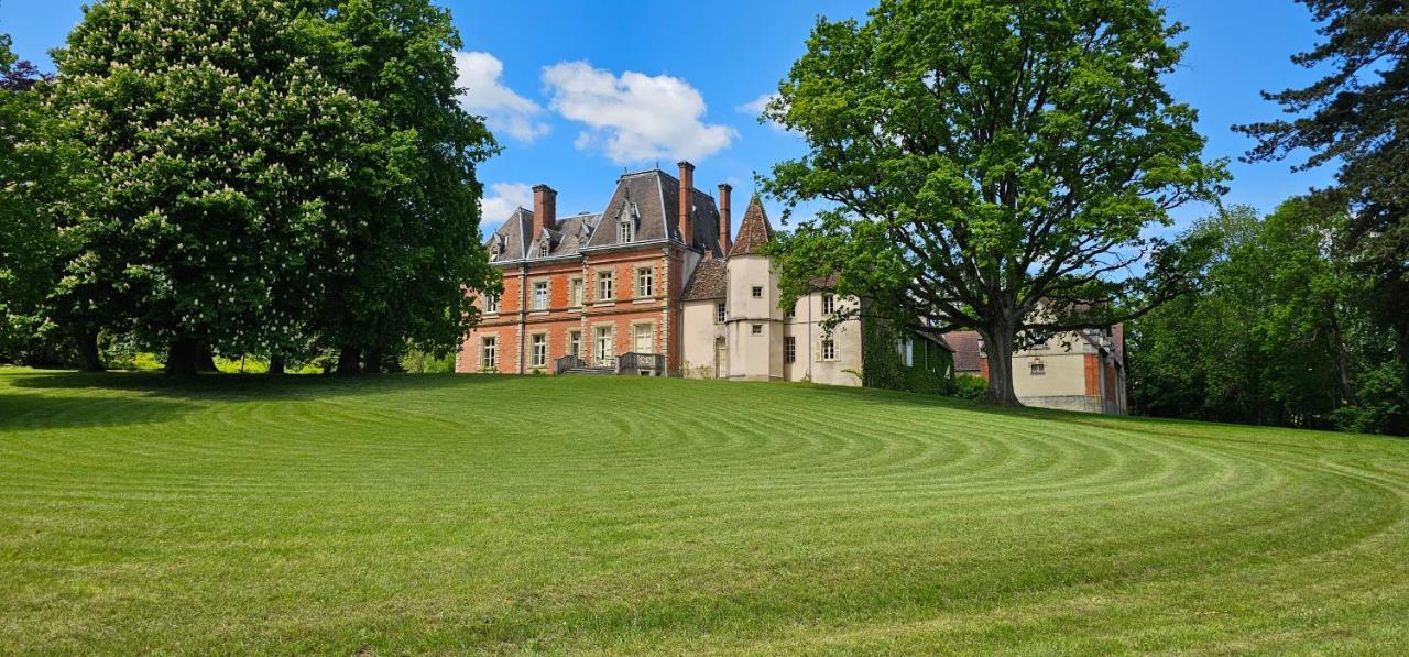 Chateau De Montpatey Bed & Breakfast Couches Exterior photo