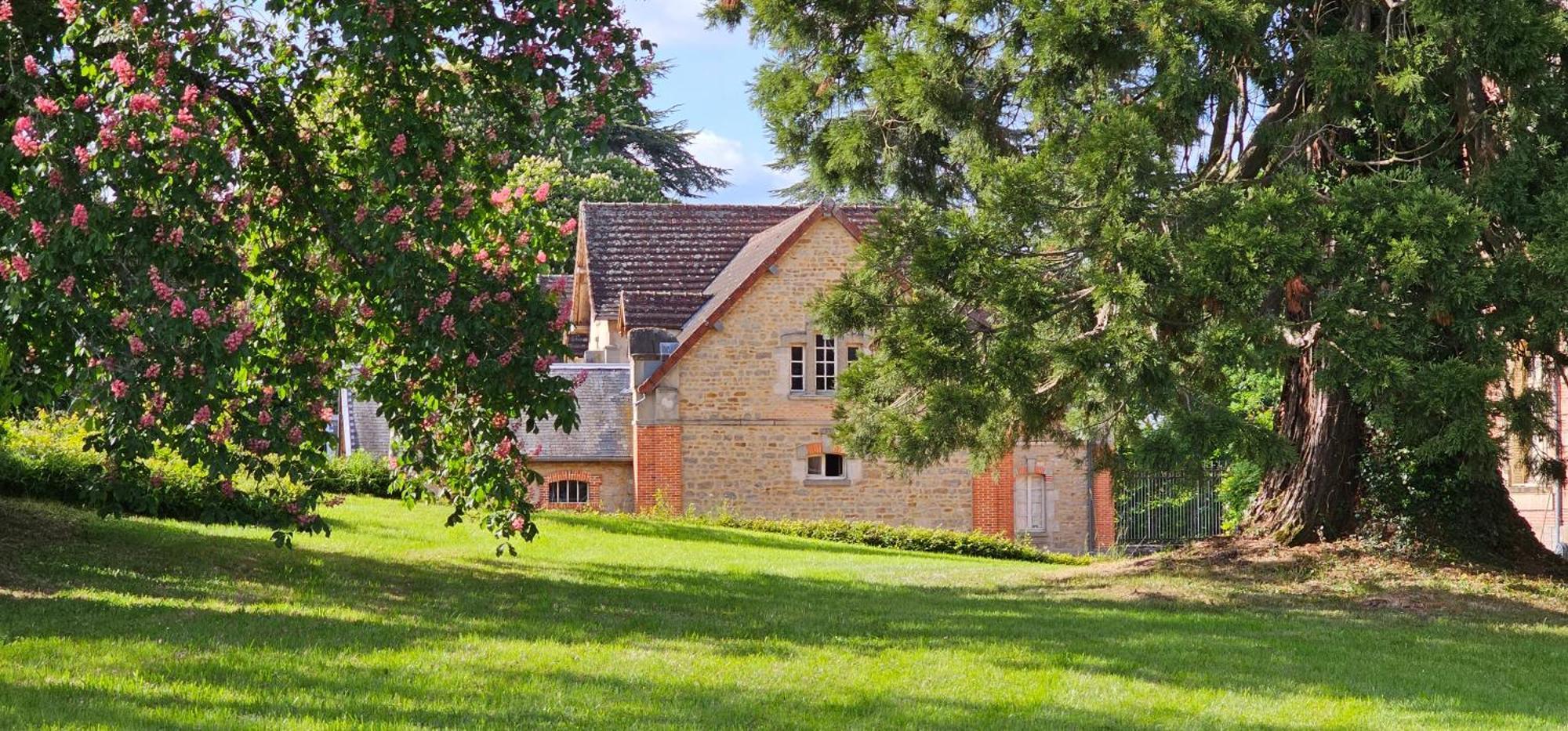 Chateau De Montpatey Bed & Breakfast Couches Exterior photo